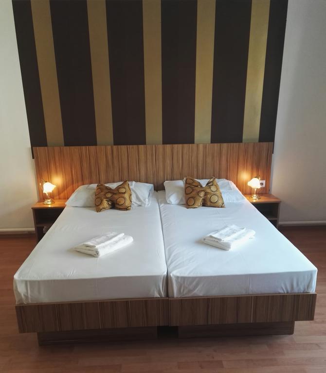 Hid Hotel Будапеща Екстериор снимка