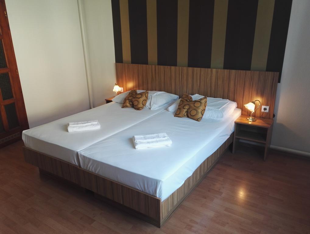 Hid Hotel Будапеща Екстериор снимка