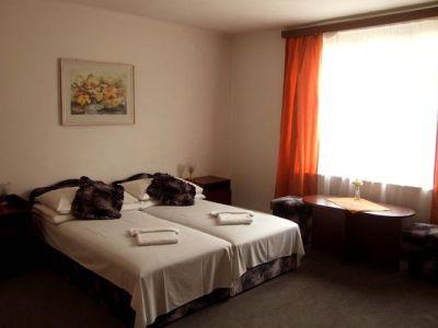 Hid Hotel Будапеща Екстериор снимка